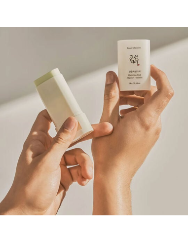 Matte Sun Stick Mugwort + Camilia...