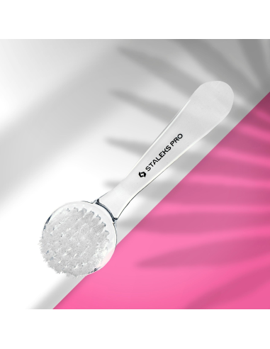 Brosse manucure pour nettoyer les...